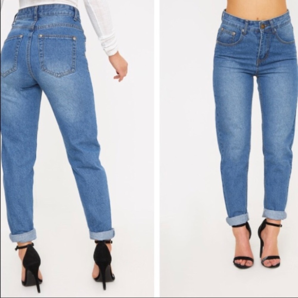 High-waisted “Mom” jeans